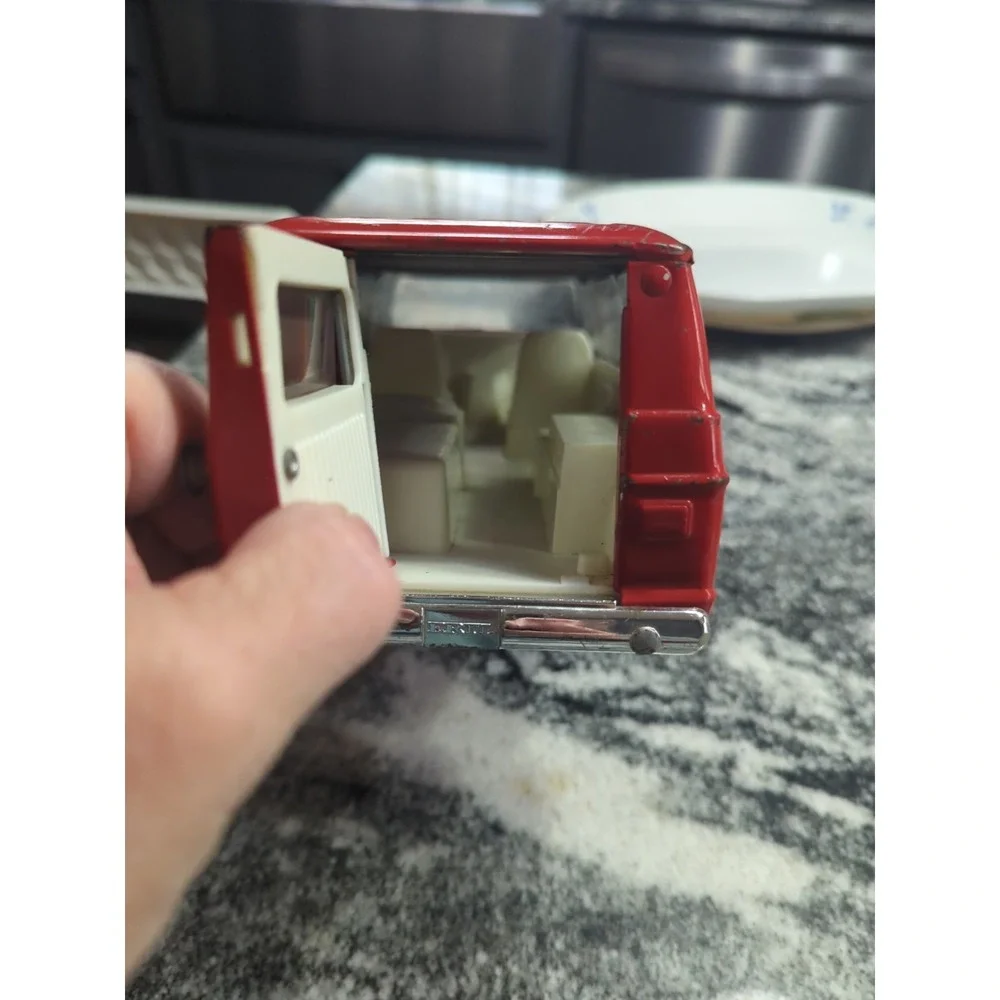 VINTAGE ERTL 3512 RESCUE EMERGENCY VAN. Back Door Opens First Responder